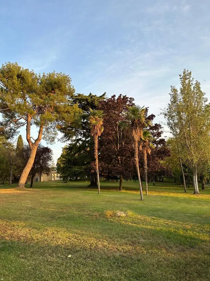 Corte San Lorenzo Bed and Breakfast Desenzano del Garda 0*,  Italia