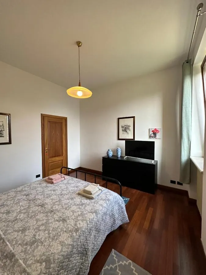 Corte San Lorenzo Bed and Breakfast Desenzano del Garda 0*,  Italia