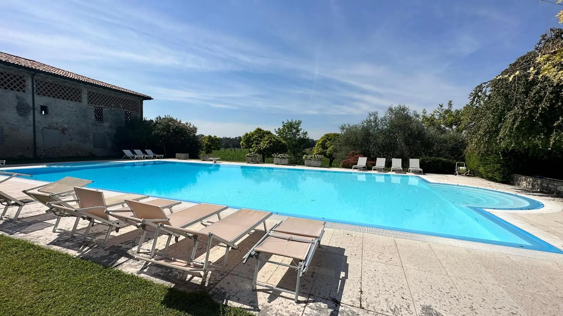 Corte San Lorenzo Bed and Breakfast Desenzano del Garda 0*,  Italia